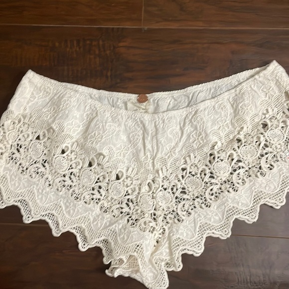 Free People ivory embroidered shorts - Picture 5 of 7